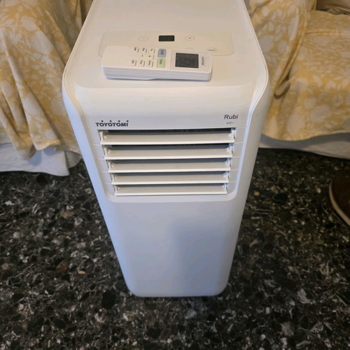 Toyotomi portable air conditioner Rubi series model TPAC-09C like new