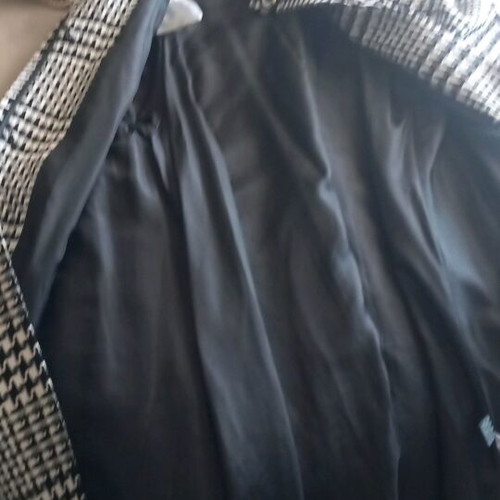 Checked coat with velvet collar, like new, size L