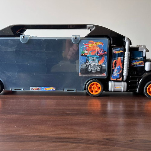 Hot Wheels Truck like new, holds many cars