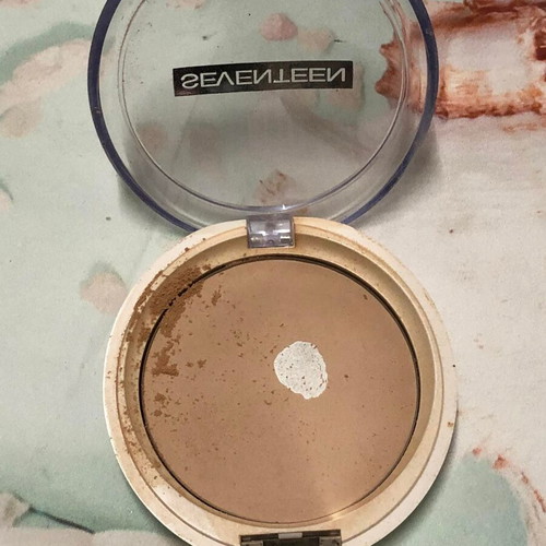 Seventeen Compact half-used with Aloe Vera SPF 15 No 3 Medium Beige used