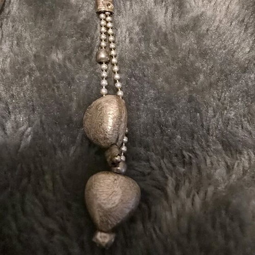 Long earrings in silver tone with hearts new