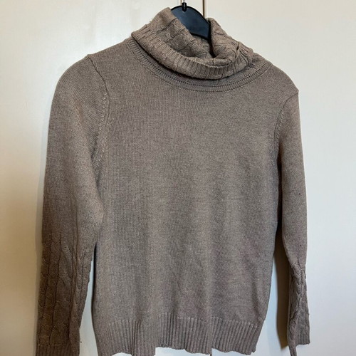 Women's beige turtleneck sweater like new, size M