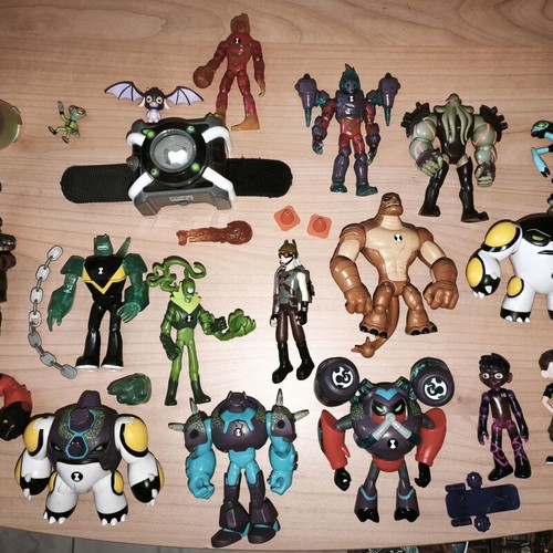 Ben 10 figures collection used with Giochi Preziosi & Deluxe Omnitrix Watch