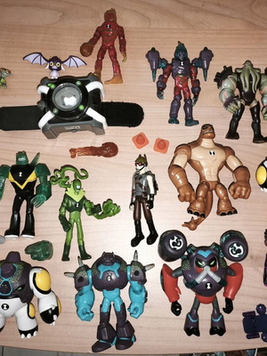 Ben 10 figures collection used with Giochi Preziosi & Deluxe Omnitrix Watch