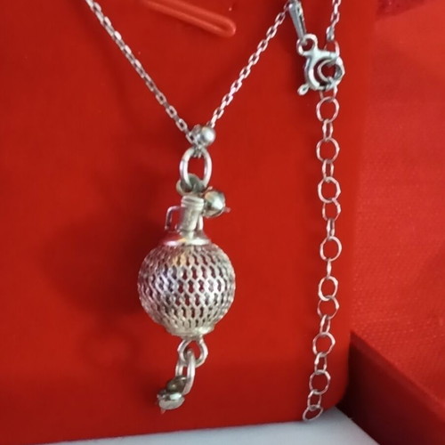 Silver 925 necklace grenade design, like new