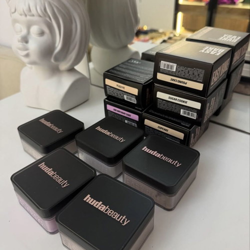 Huda Beauty Easy Bake Loose Baking & Setting Powder new, Cupcake shade