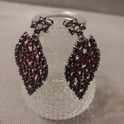 Dangling earrings with purple-eggplant crystals unused