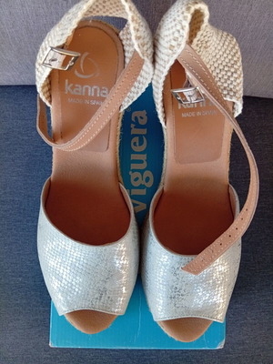 Kanna platform sandals size 40 new, beige and silver leather