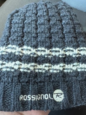 Rossignol πλεκτός σκούφος με λευκές ρίγες, ένα μέγεθος