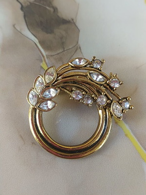 Vintage women's brooch