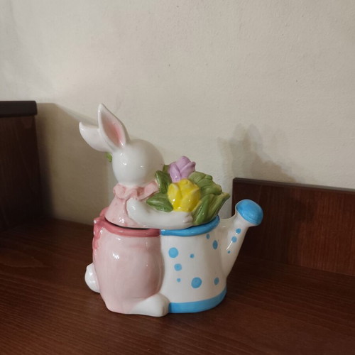 Decorative bunny like new with storage space