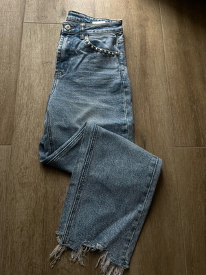 Zara blue jeans with pearl new, size 34