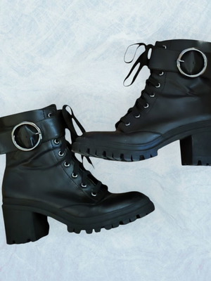 Bershka ankle boots like new, black, size 40, with heel