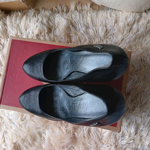Replay pumps used, black, size 39, with heel scratch