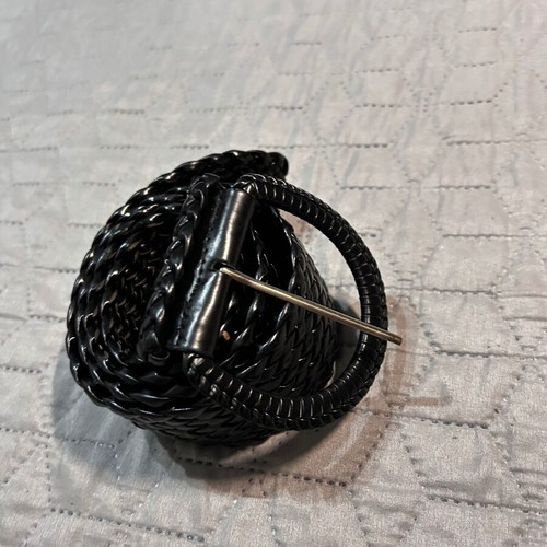 Women's knitted black belt like new, adjustable