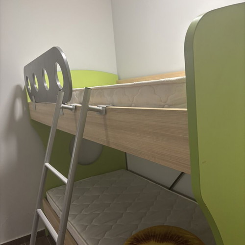 Modeco Ester bunk bed with decorative circle and three beds, like new, green and gray