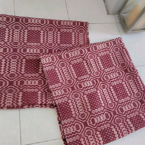 Woven traditional pillows like new, 50x50 cm, burgundy, set of 2