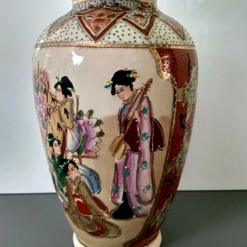 Decorative Chinese vase used, height 26 cm