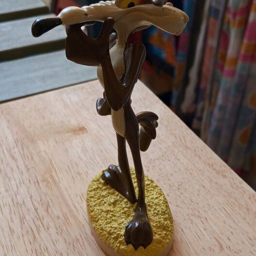 Coyote figure Warner Bros like new