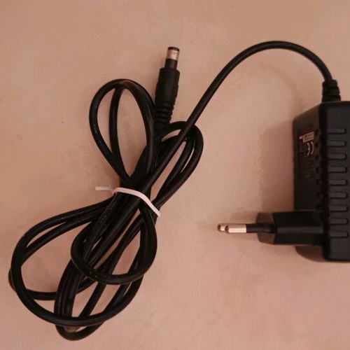 Power adapter with DC barrel plug like new
