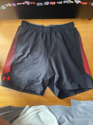 Σορτς Under Armour αθλητικό για τένις και τρέξιμο, μέγεθος L, σαν καινούργιο