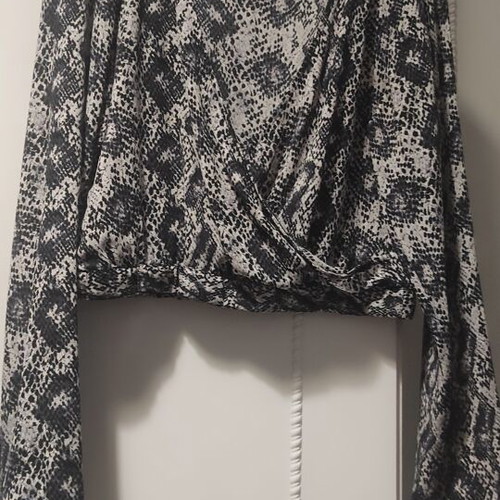H&M Divided Crop Blouse Snake Print XL Like New