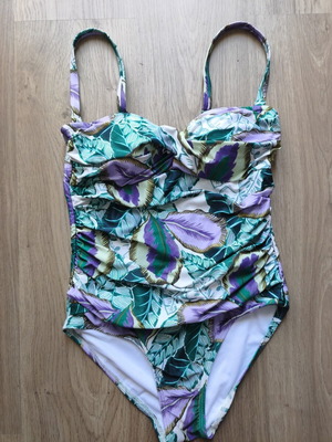 SugarFree one-piece swimsuit like new, size Medium, multicolor