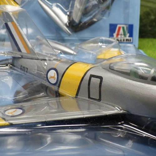 North American F-86 Sabre airplane kit Italeri 1:100 new