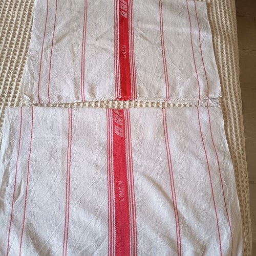 Vintage QANTAS Linen Kitchen Towels Set of 2 like new