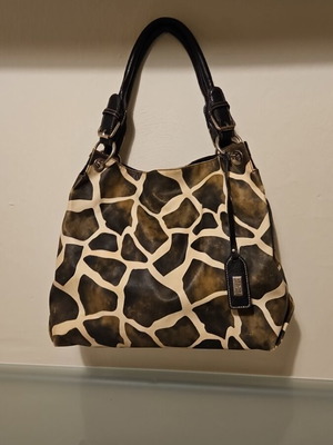 Hunter shoulder bag with giraffe print used