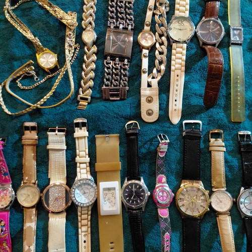 Lot of 45 wristwatches used, unisex, including Adidas and more
