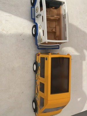 Playmobil pack of two cars