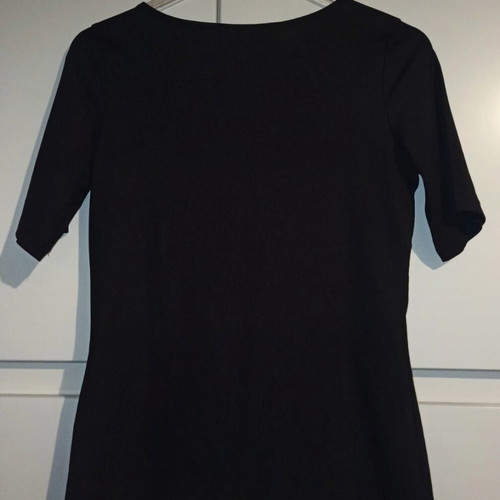 H&M women's black t-shirt like new, elastic