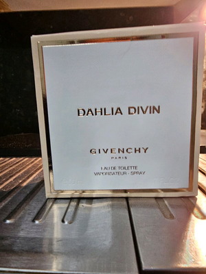 Givenchy Dahlia Divin Eau de Toilette 50ml new