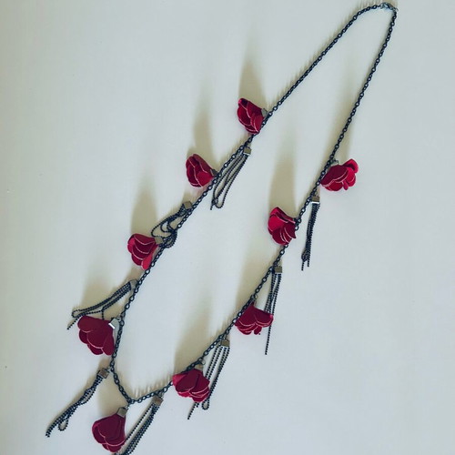 Long necklace with leather burgundy flowers like new