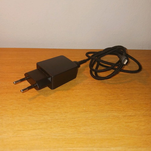 Iphone USAMS Lighting Charger like new