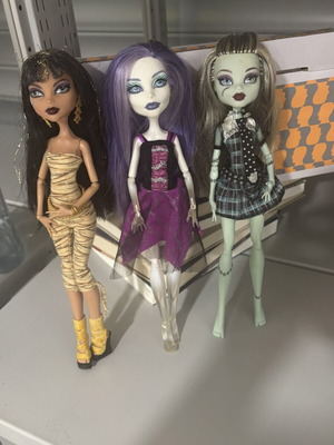 Monster High dolls Frankie and Cleo de Nile used, not separate