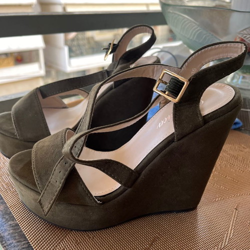 Khaki platform sandals new with strap size 36