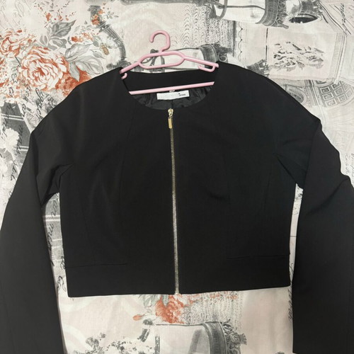 Black Sporty Cropped Jacket size M like new