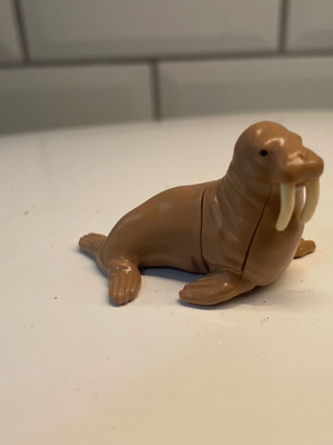 Kinder sea elephant figure new