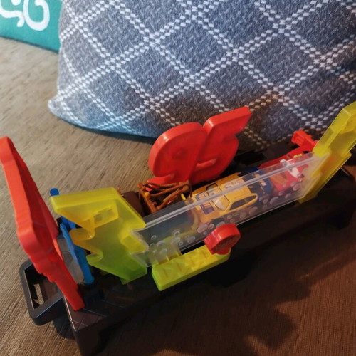 Macqueen racetrack with 3 metal cars like new