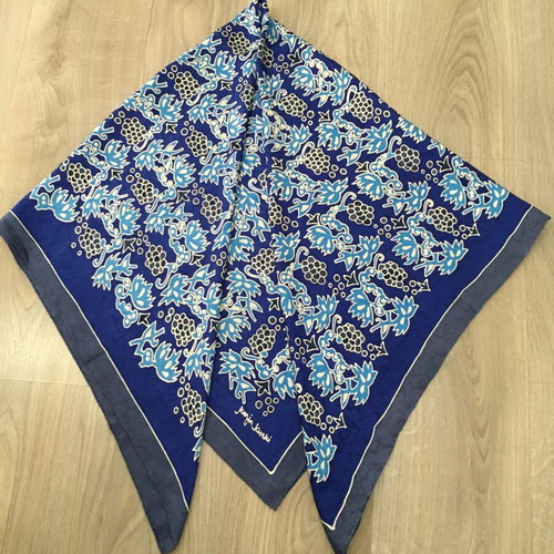 Marja Kurki vintage silk scarf 115/115 cm like new, blue