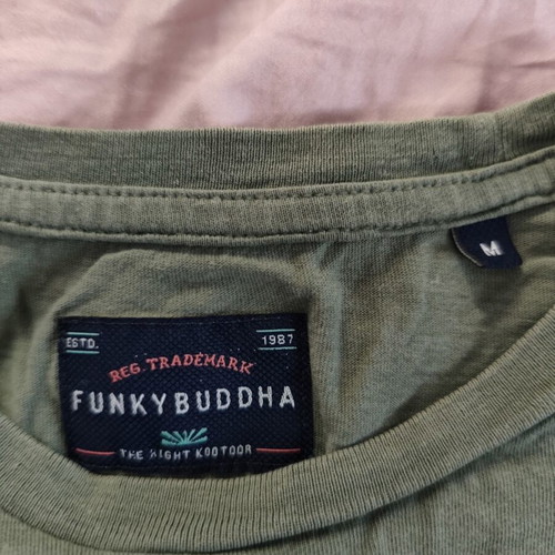 T-shirts pack of 7 different brands medium size like new