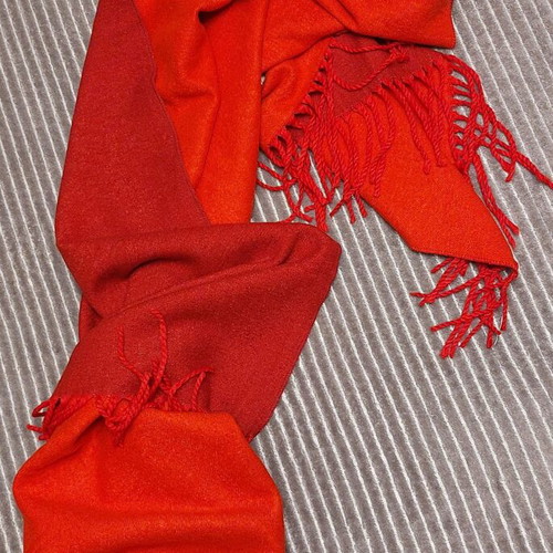 Cashmere pashmina new in shades of red