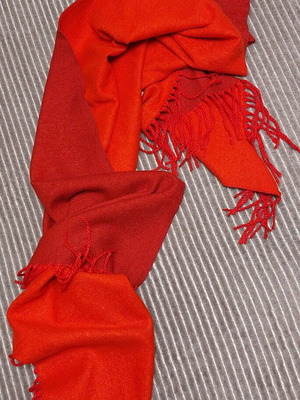 Cashmere pashmina new in shades of red