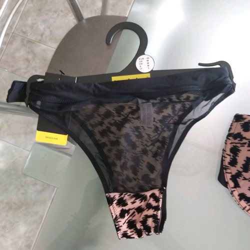 Wonderbra lingerie set new, push up bra 75D, size 40