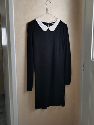 Φόρεμα μαύρο regalinas μέγεθος Small μεταχειρισμένο με γιακά και σκίσιμο