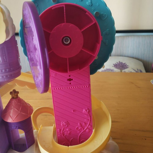 Mattel Polly Pocket Rainbow Amusement Park playset