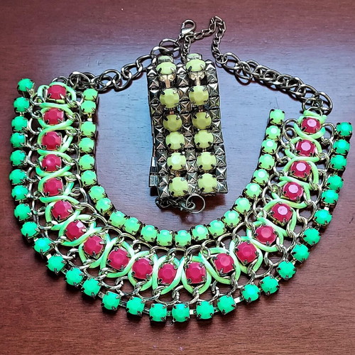 Choker with bracelet and multicolored glass stones like new