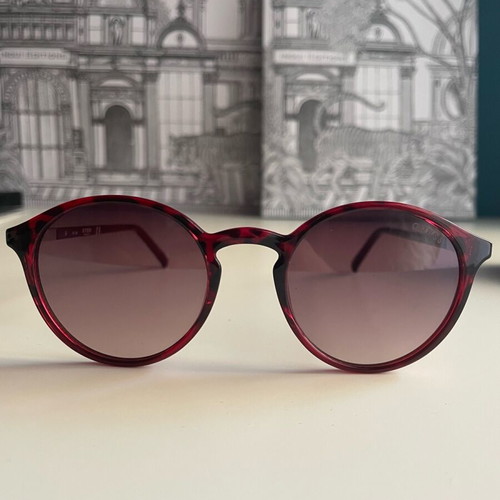Guess sunglasses like new, red subtle tartarooga